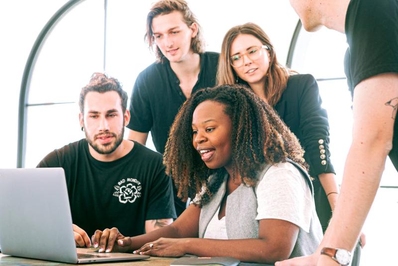 Los millennials reinventan los seguros